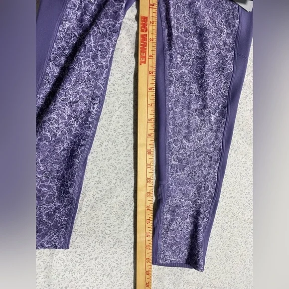 NWT Under Armour Heat Gear Compression Capri Leggings Lavender Small - Picture 7 of 10